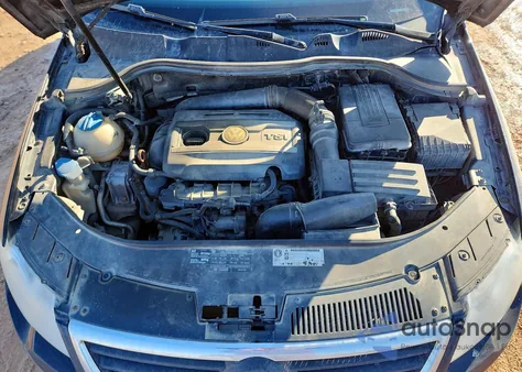 2010 Volkswagen Passat Komfort z USA, uszkodzony, nr VIN WVWJM7AN9AE102252